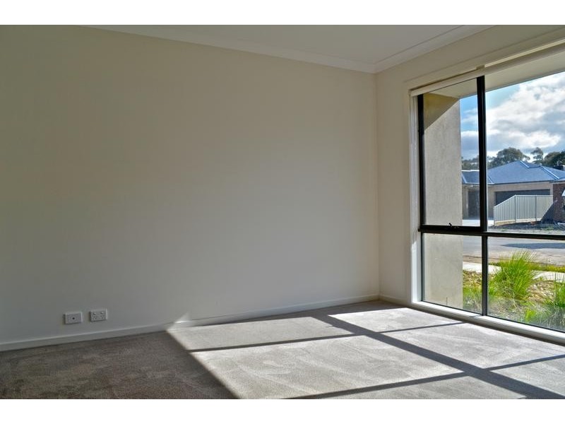 42 Barnett Drive, Kangaroo Flat VIC 3555