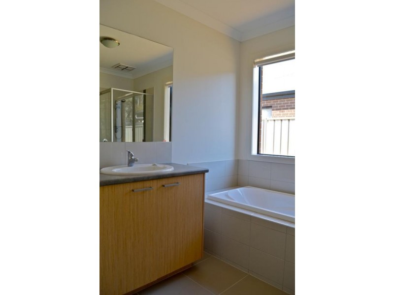 42 Barnett Drive, Kangaroo Flat VIC 3555