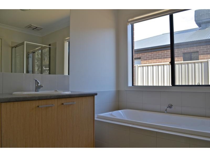 42 Barnett Drive, Kangaroo Flat VIC 3555