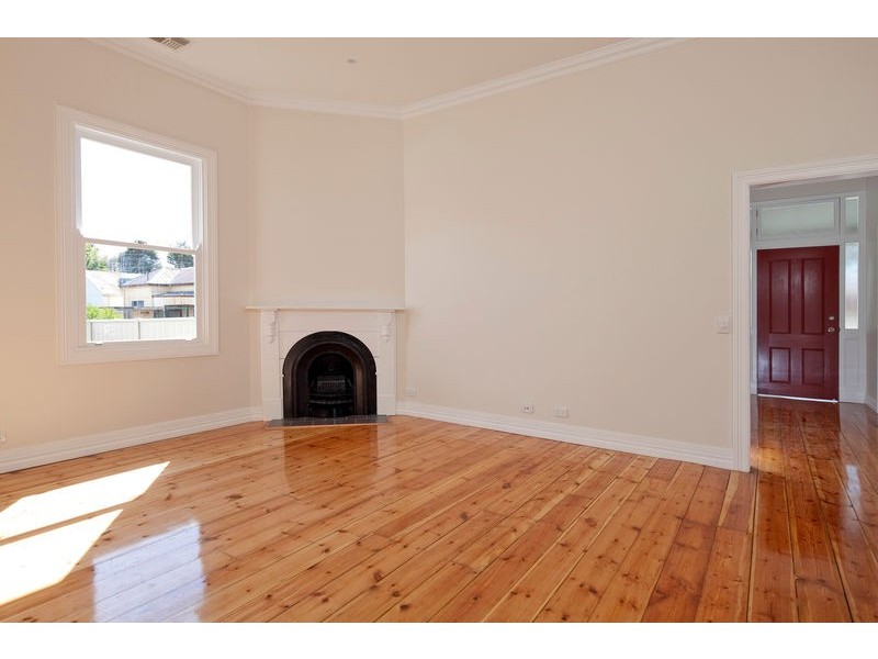 10 Hoskins Street, Quarry Hill VIC 3550