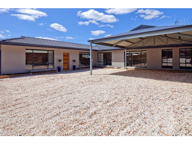 9 Tennyson Street, Quarry Hill VIC 3550