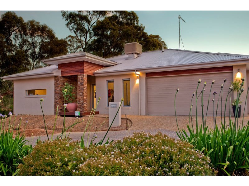 15 Bramley Place, Kennington VIC 3550