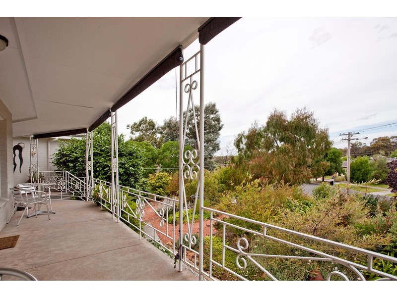 3 Desmond Street, Strathdale VIC 3550