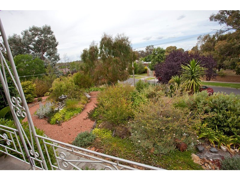 3 Desmond Street, Strathdale VIC 3550