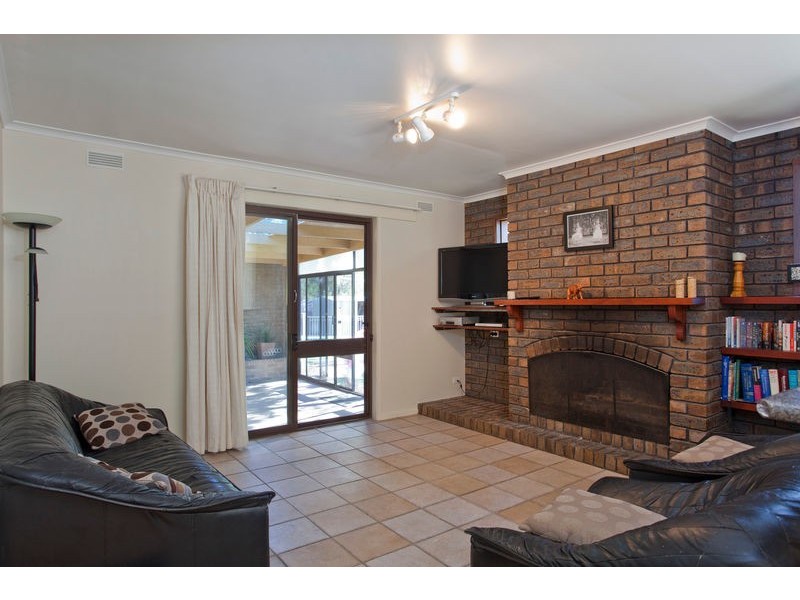 98 Strickland Street, Ascot VIC 3551