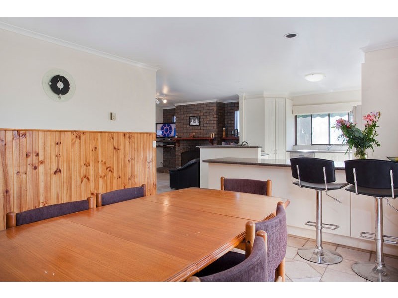 98 Strickland Street, Ascot VIC 3551