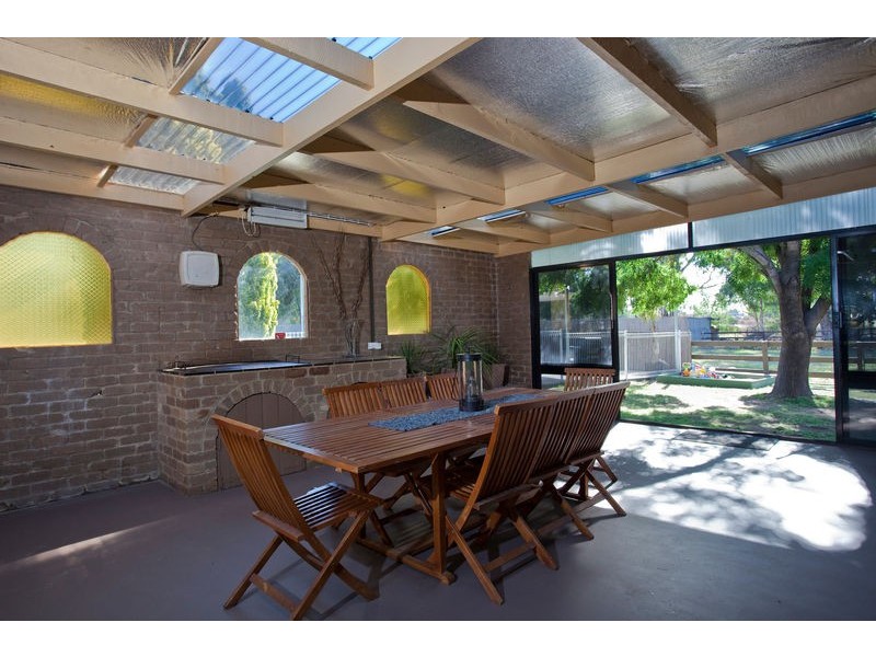 98 Strickland Street, Ascot VIC 3551