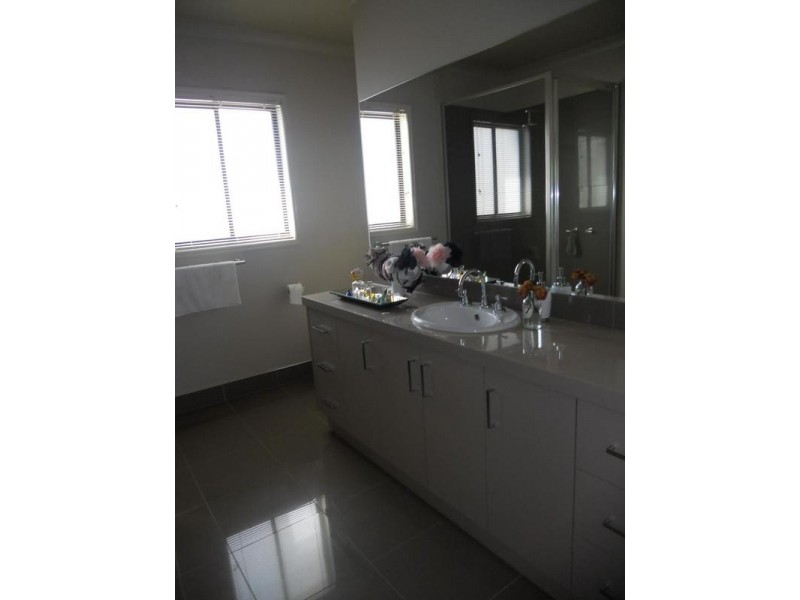 137 Havlin Street East, Flora Hill VIC 3550