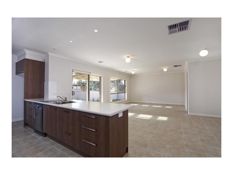 5 Victoria Avenue, Kangaroo Flat VIC 3555