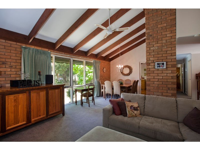 11 Wattle Drive, Spring Gully VIC 3550