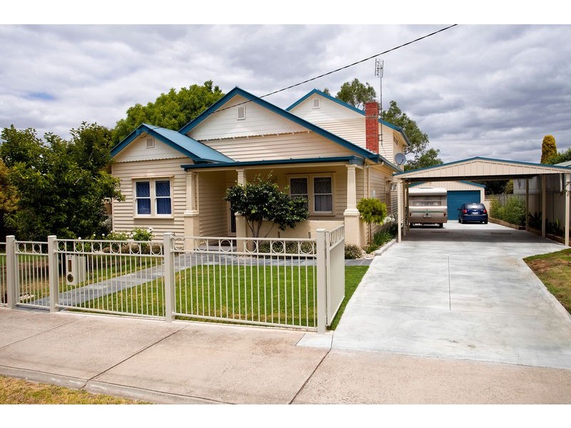 37 Maple Street, Golden Square VIC 3555