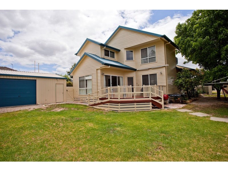 37 Maple Street, Golden Square VIC 3555