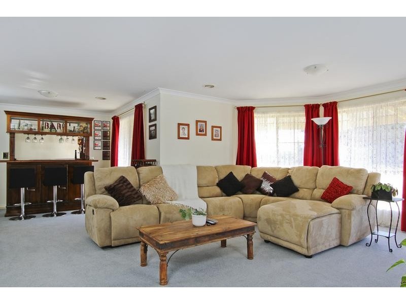 14 Bowles Road, Epsom VIC 3551