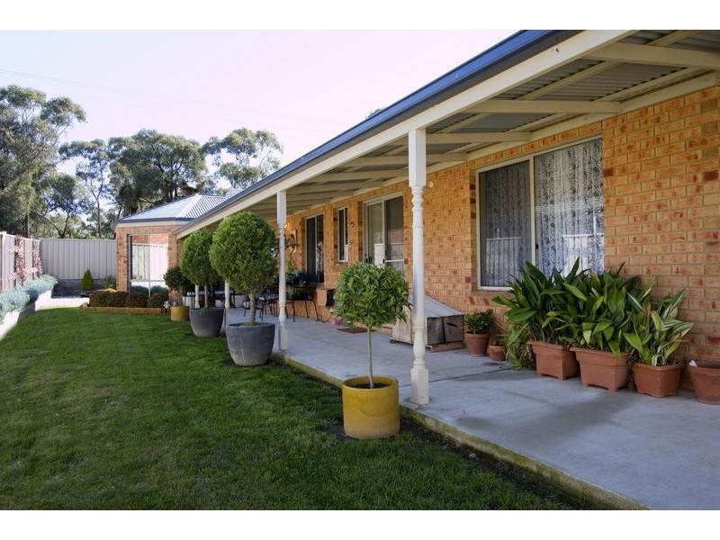 14 Bowles Road, Epsom VIC 3551