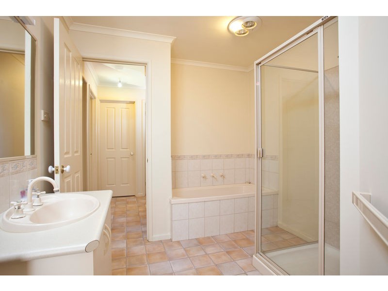 95 Olympic Parade, Kangaroo Flat VIC 3555