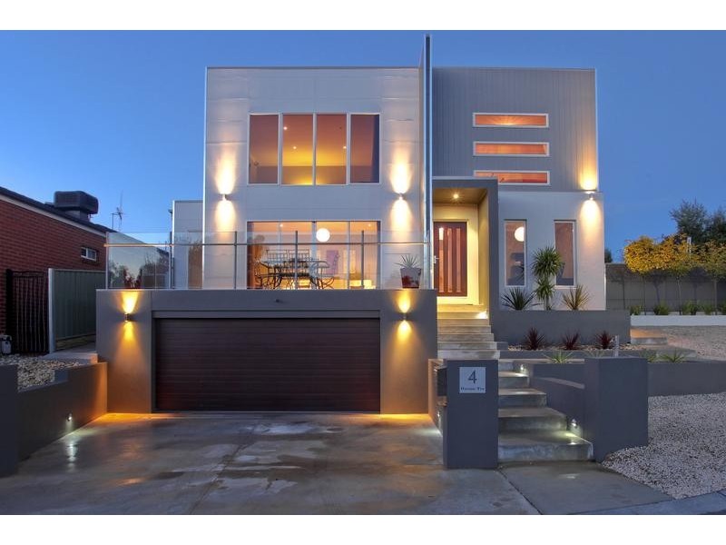 4 Oxford Terrace, Strathdale VIC 3550