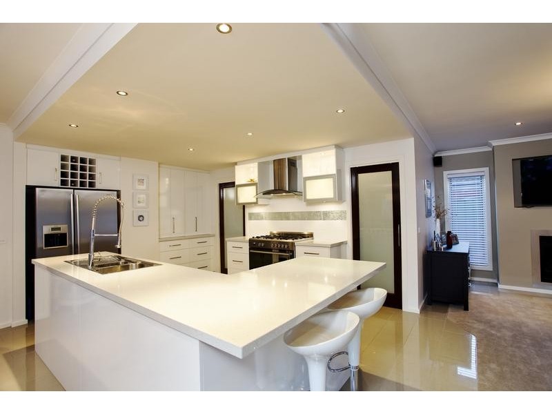 4 Oxford Terrace, Strathdale VIC 3550