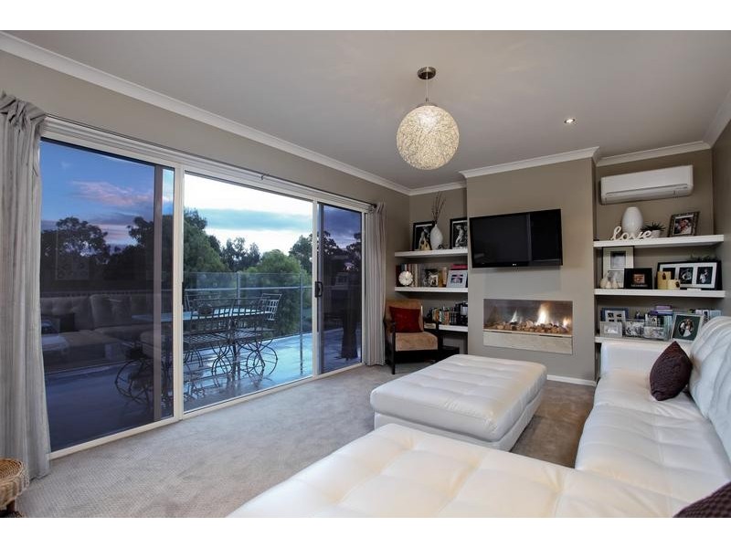 4 Oxford Terrace, Strathdale VIC 3550