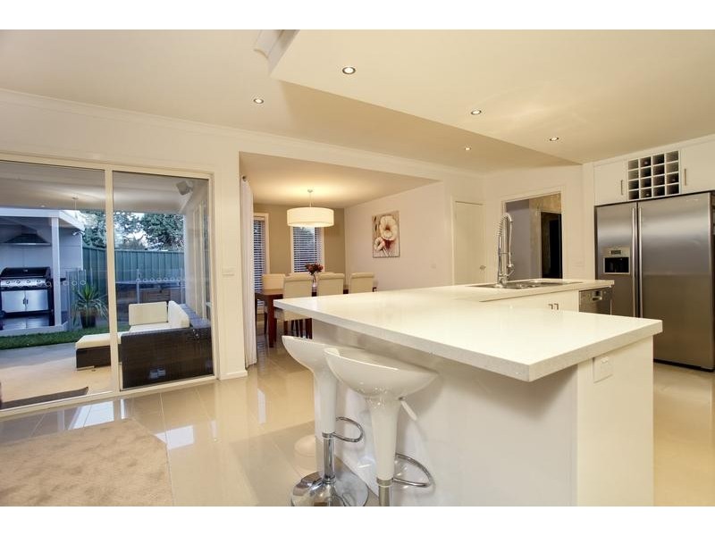 4 Oxford Terrace, Strathdale VIC 3550