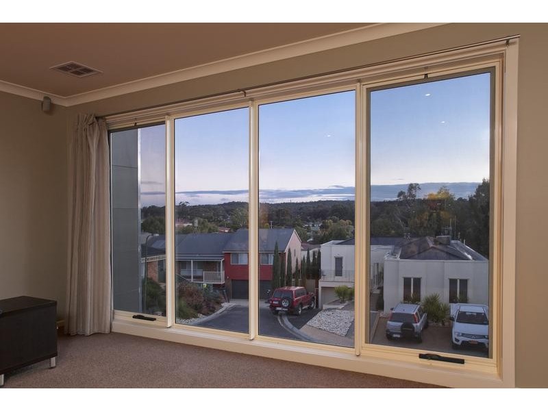 4 Oxford Terrace, Strathdale VIC 3550