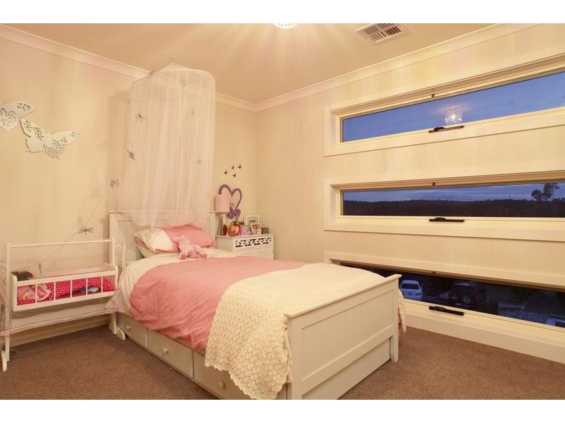 4 Oxford Terrace, Strathdale VIC 3550