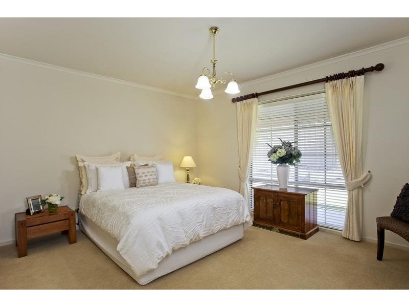 2/7 Paperbark Court, Strathdale VIC 3550