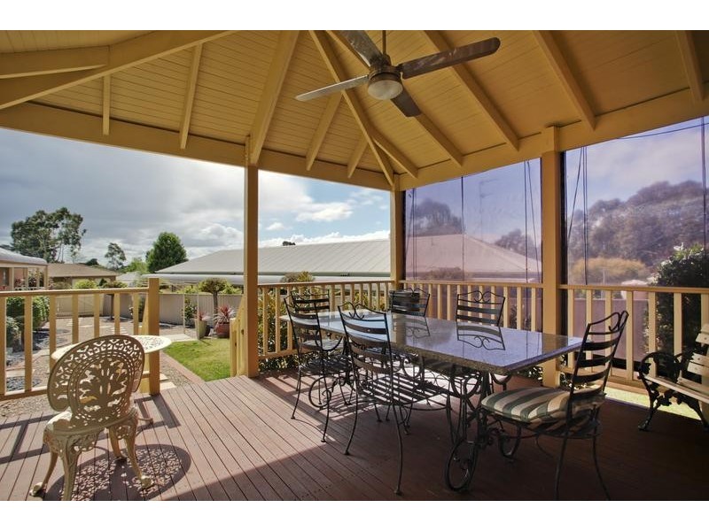 2/7 Paperbark Court, Strathdale VIC 3550