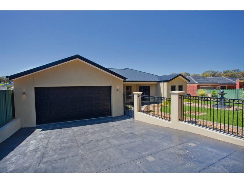 12 Needlewood Drive, Kangaroo Flat VIC 3555