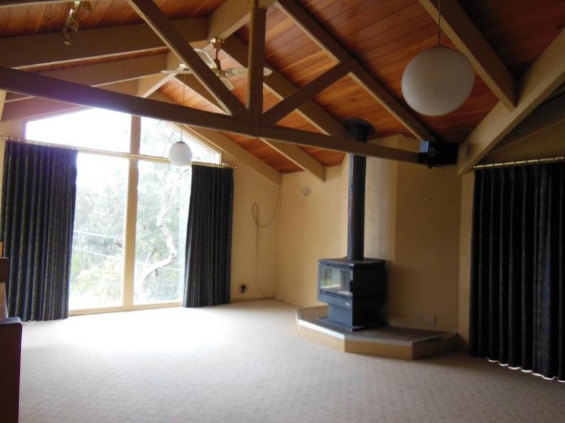 30 Milton Avenue, Spring Gully VIC 3550