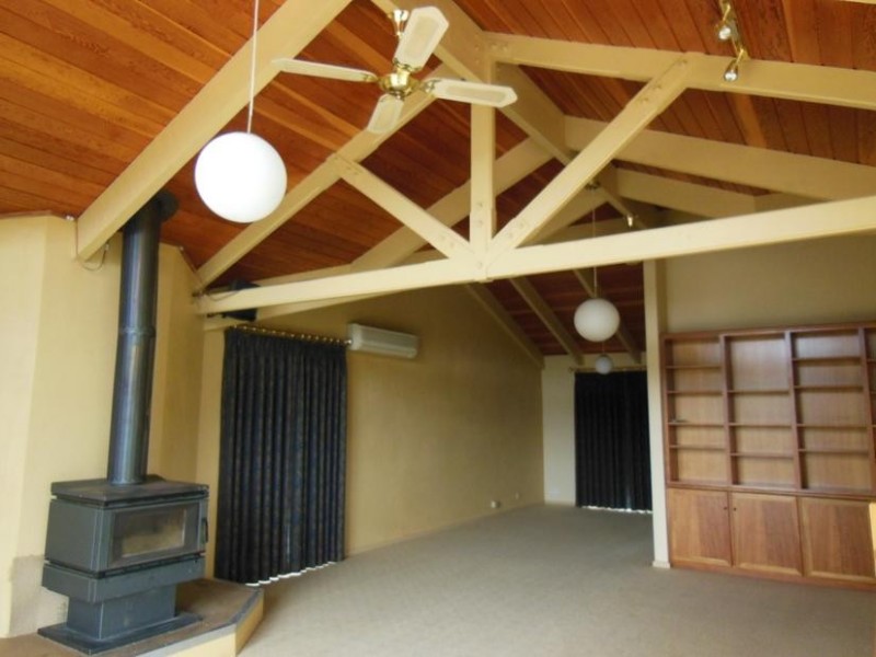 30 Milton Avenue, Spring Gully VIC 3550