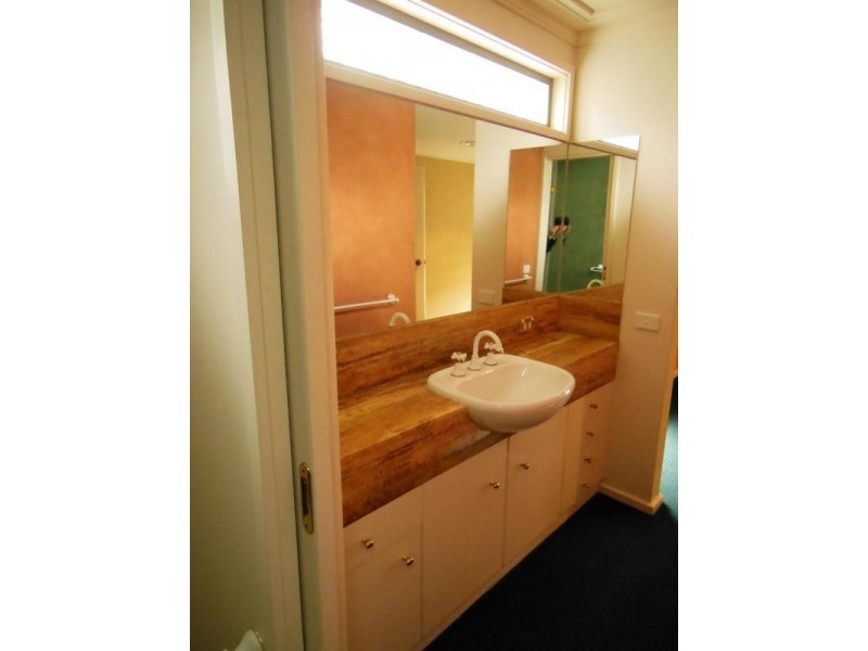 30 Milton Avenue, Spring Gully VIC 3550