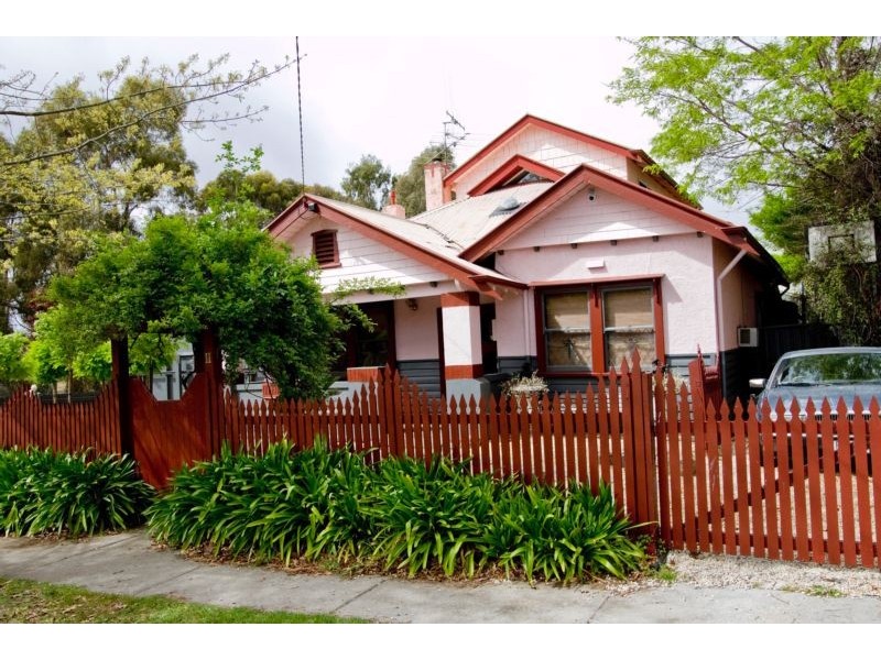 11 Rowcliffe Street, Quarry Hill VIC 3550