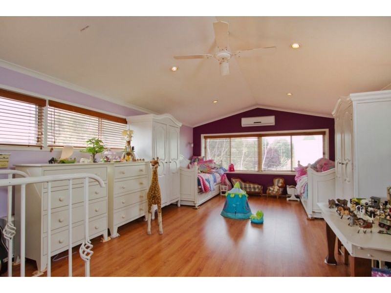 11 Rowcliffe Street, Quarry Hill VIC 3550