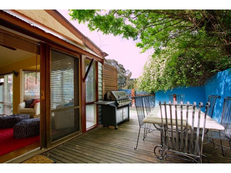 11 Rowcliffe Street, Quarry Hill VIC 3550