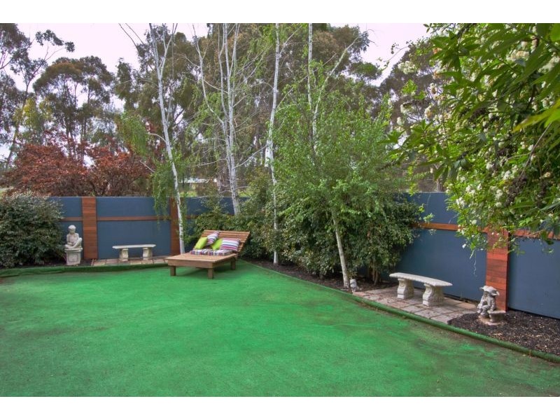 11 Rowcliffe Street, Quarry Hill VIC 3550