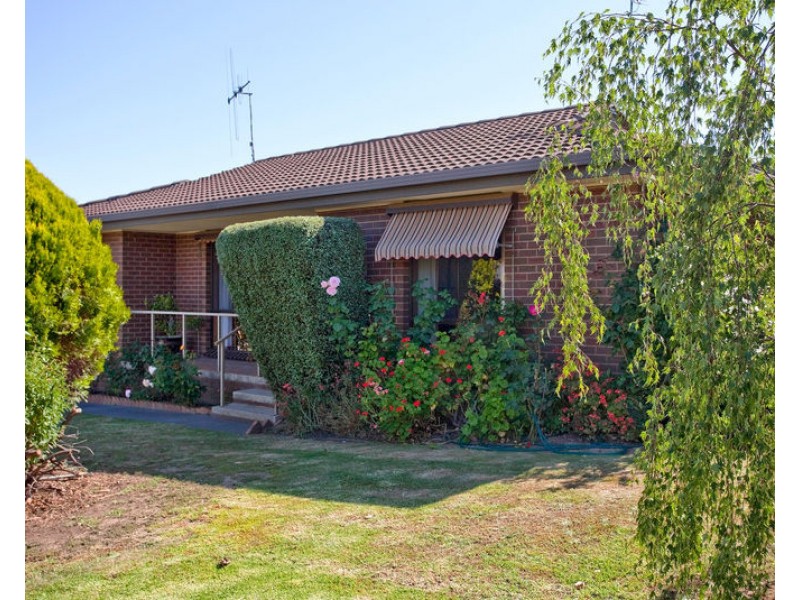 2/7 Mayfield Parade, Strathdale VIC 3550