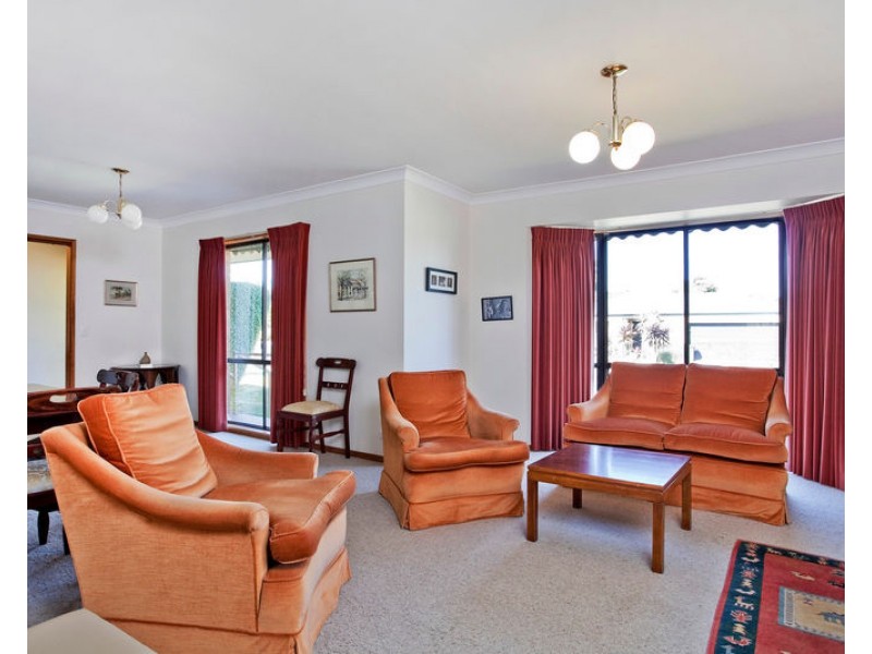 2/7 Mayfield Parade, Strathdale VIC 3550