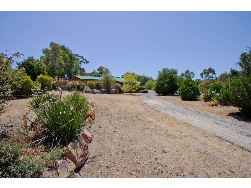 6 Pioneer Drive, Maiden Gully VIC 3551
