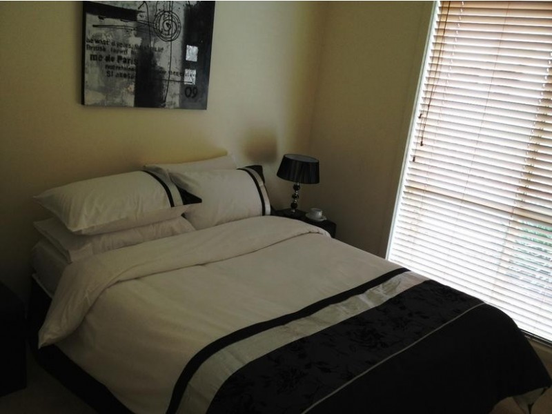 2/17 Bobs Street, White Hills VIC 3550
