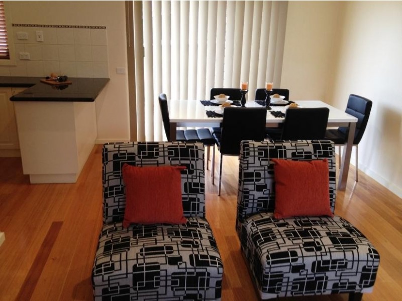 2/17 Bobs Street, White Hills VIC 3550