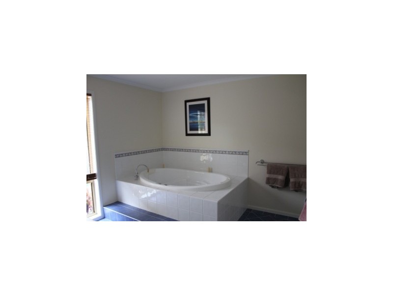 3 Brentwood Drive, Strathfieldsaye VIC 3551