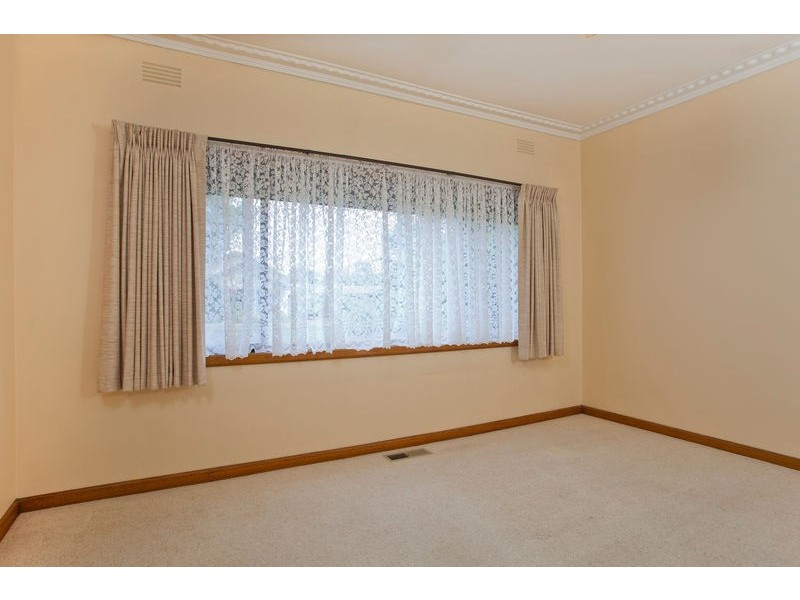 6 Houston Street, Flora Hill VIC 3550