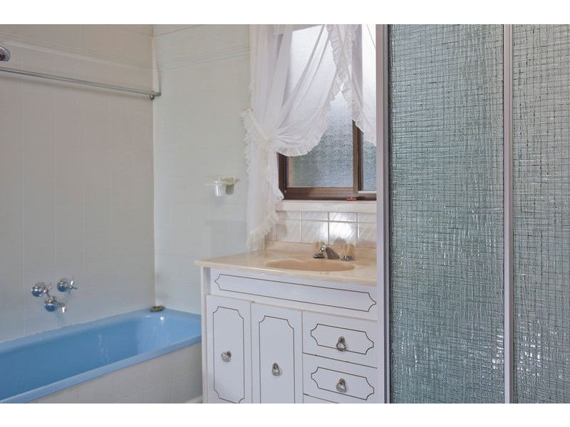 6 Houston Street, Flora Hill VIC 3550