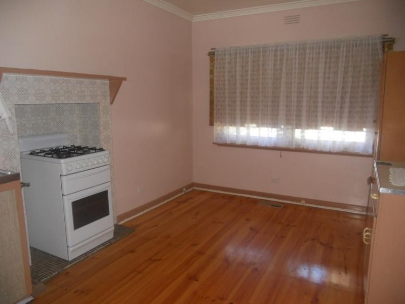 32 Montgomery Street, White Hills VIC 3550