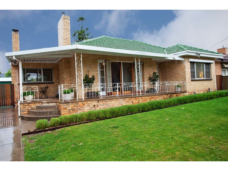 5 Ewing Avenue, Flora Hill VIC 3550