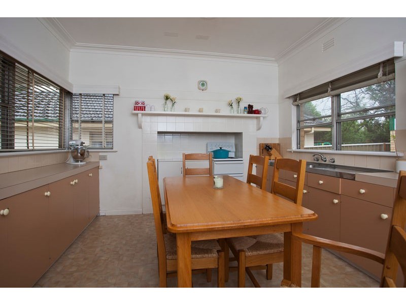 5 Ewing Avenue, Flora Hill VIC 3550