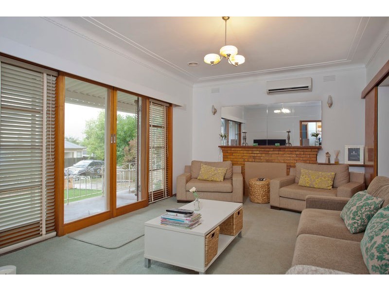 5 Ewing Avenue, Flora Hill VIC 3550