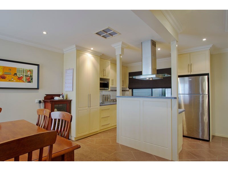 8 Retreat Road, Flora Hill VIC 3550