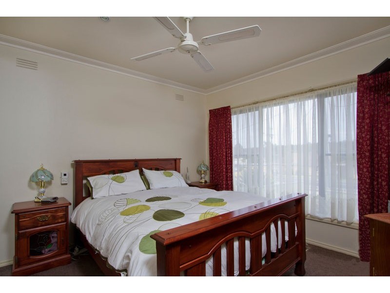 8 Retreat Road, Flora Hill VIC 3550