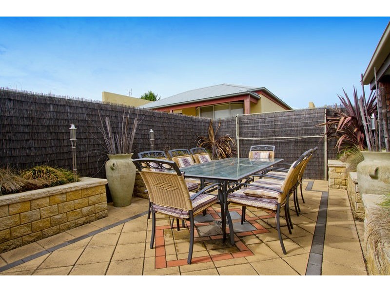 8 Retreat Road, Flora Hill VIC 3550